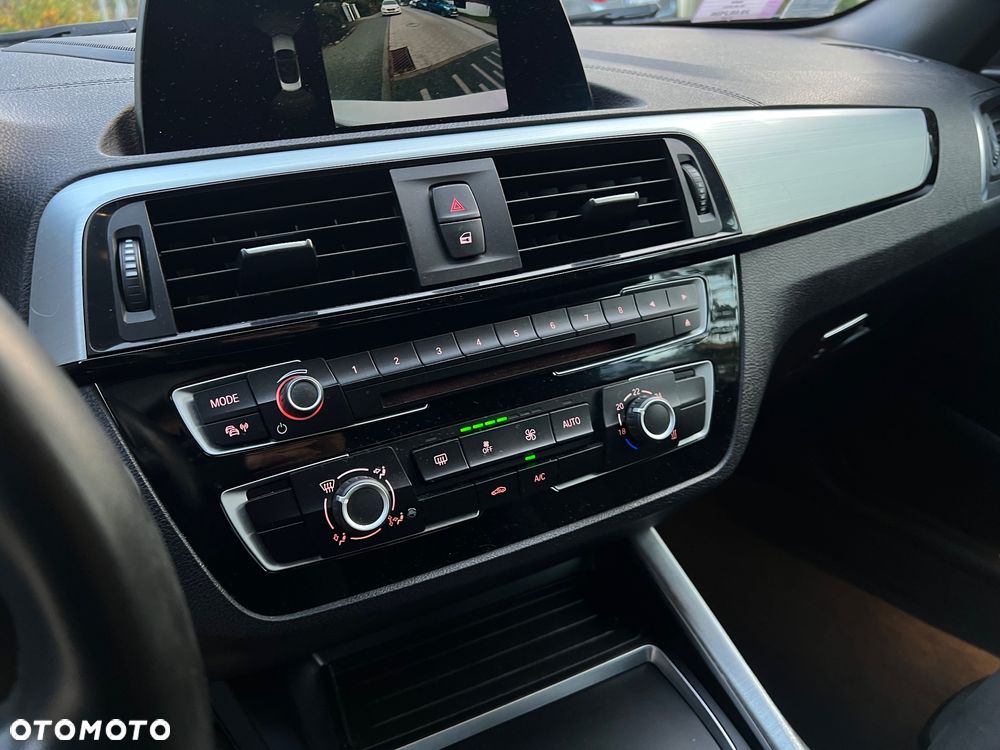 BMW Seria 2 218d - 15