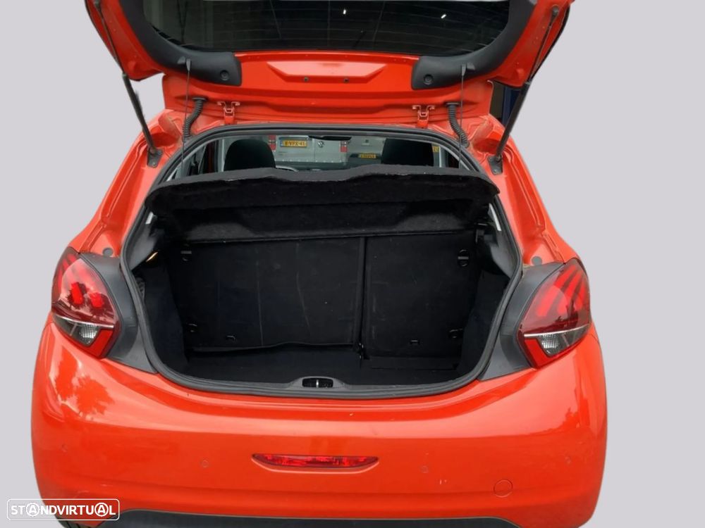 Peugeot 208 - 19