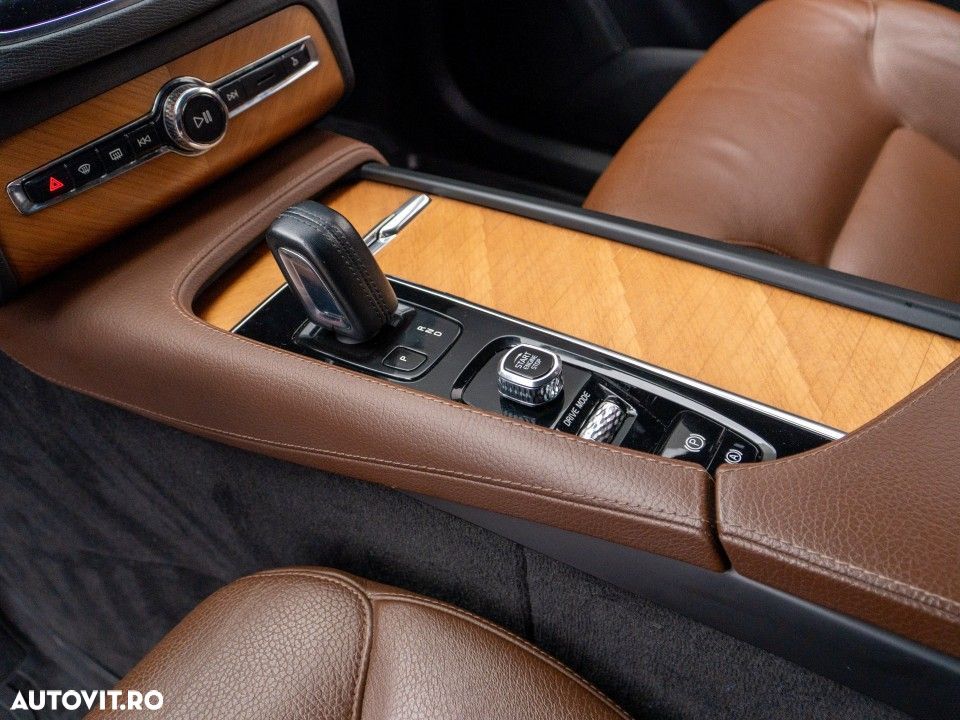 Volvo XC 90 - 22