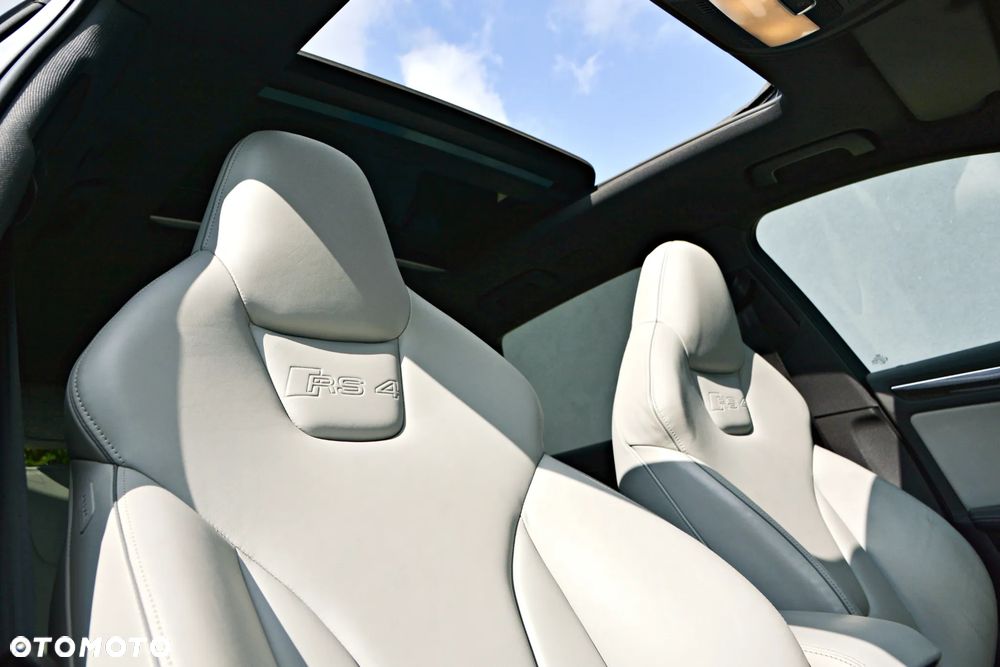Audi RS4 Avant Avant S tronic - 17
