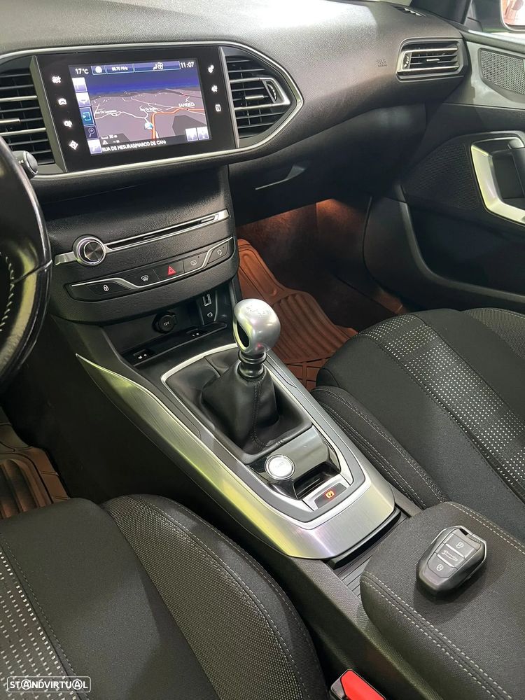 Peugeot 308 PureTech 130 GPF Stop & Start Allure Pack - 10