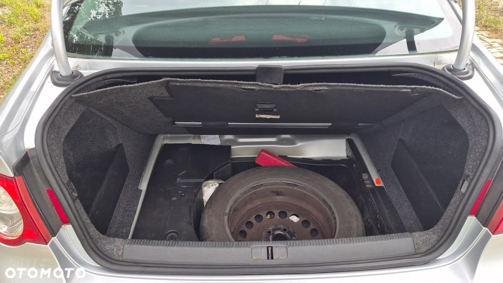 Volkswagen Passat 2.0 TDI Comfortline - 15