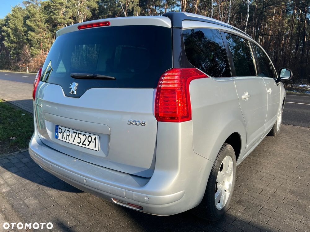 Peugeot 5008 - 8