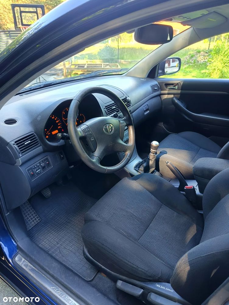 Toyota Avensis - 2