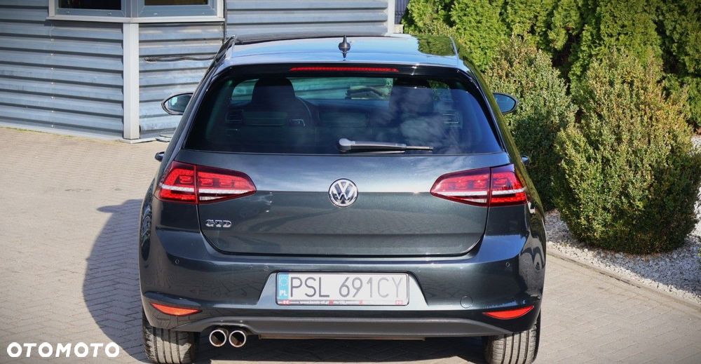 Volkswagen Golf - 6