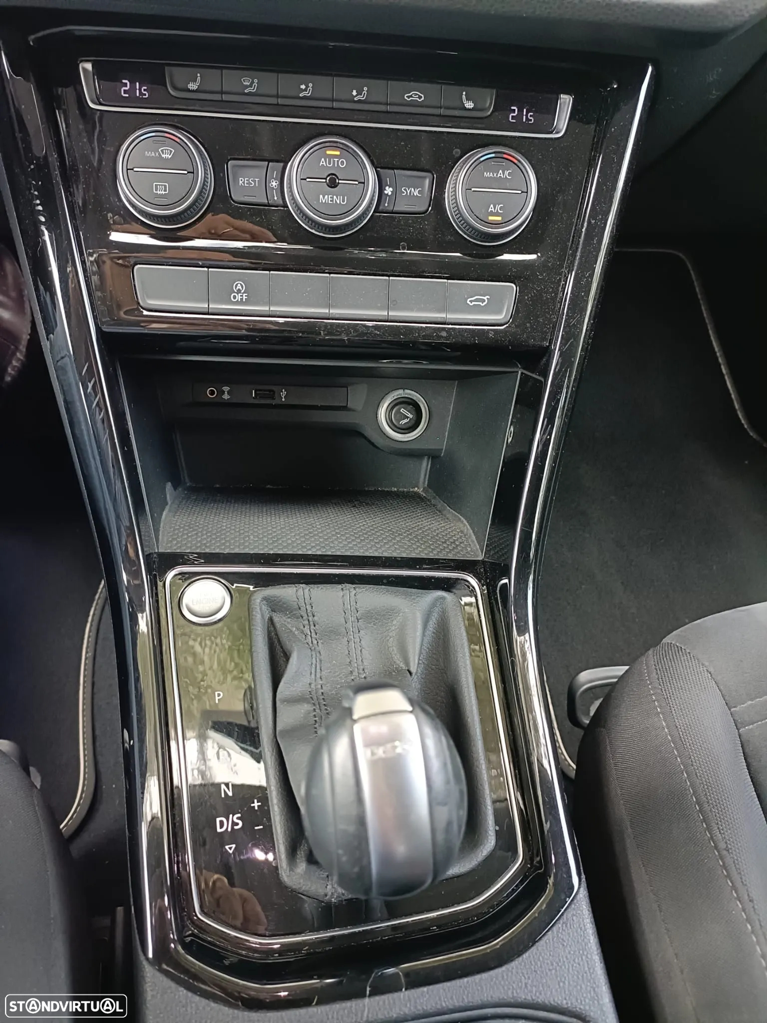 VW Touran 1.6 TDI Highline DSG - 12