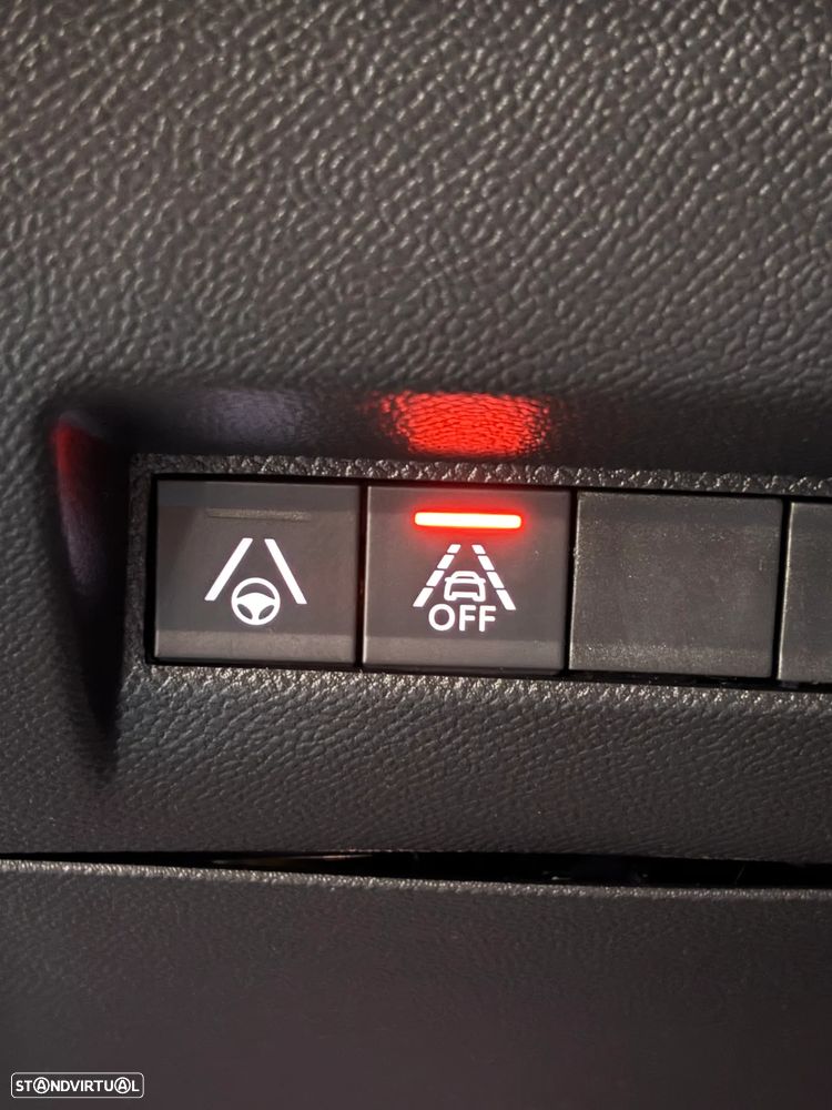 Peugeot e-208 GT - 28