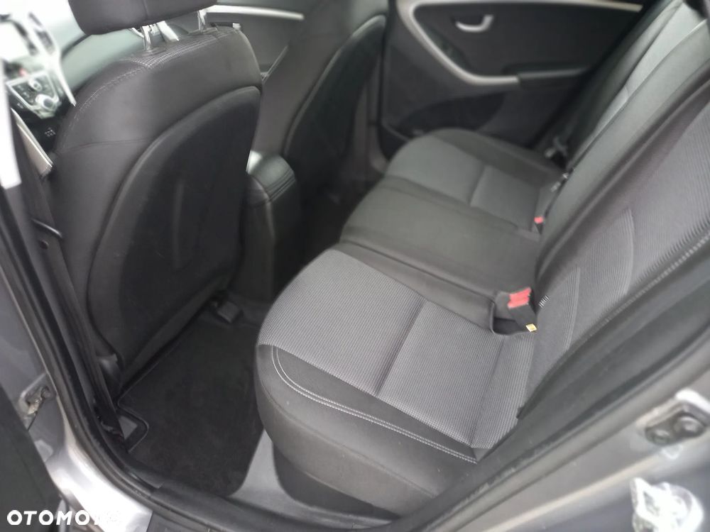 Hyundai i30 blue Kombi 1.6 CRDi Style - 16