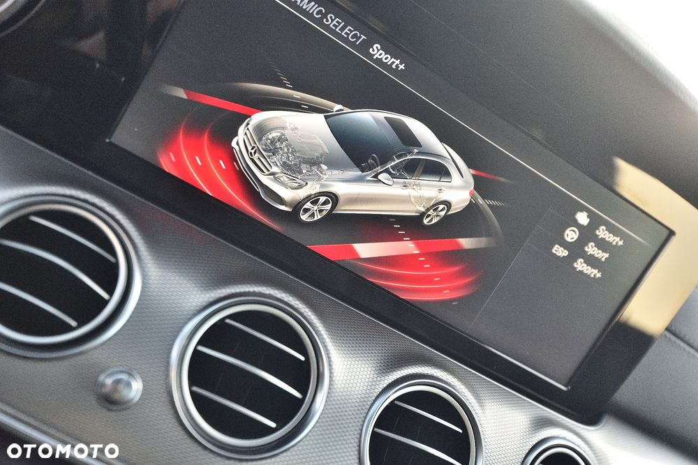 Mercedes-Benz Klasa E 220 d 4-Matic 9G-TRONIC - 15