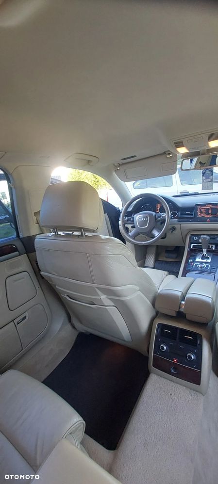 Audi A8 4.2 L Quattro - 29