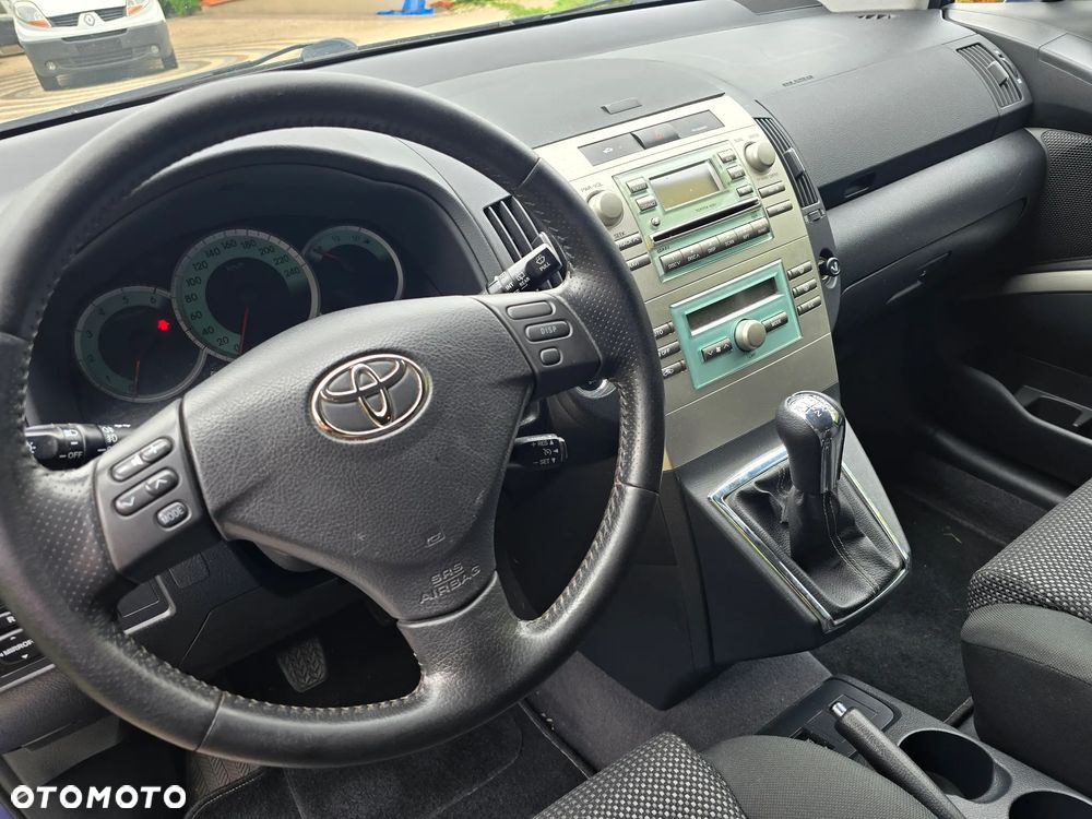 Toyota Corolla Verso 2.2 D-4D X - 13
