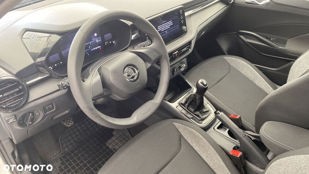 Skoda Fabia 1.0 Essence - 10