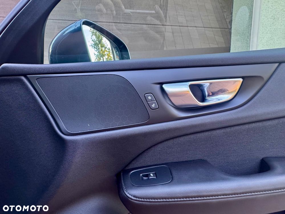 Volvo V60 B3 B DKG Momentum Pro - 39