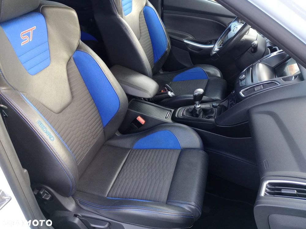 Ford Focus ST - 28
