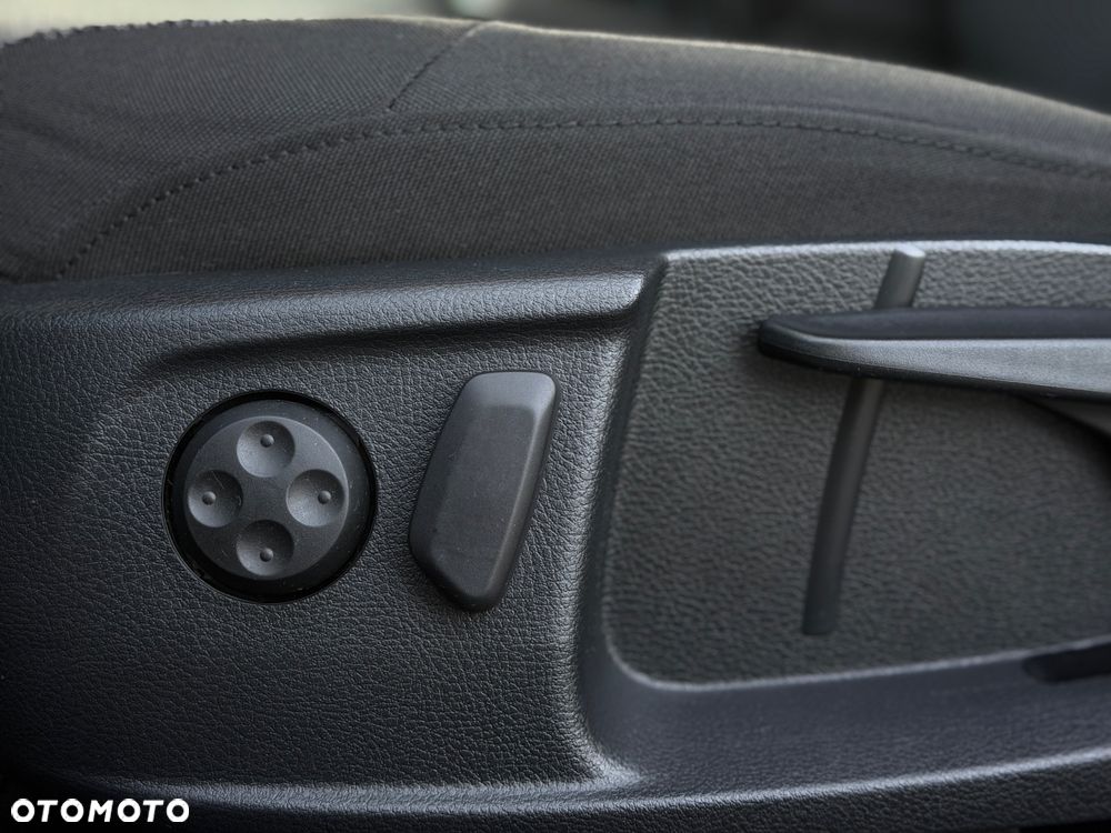 Volkswagen Passat - 12