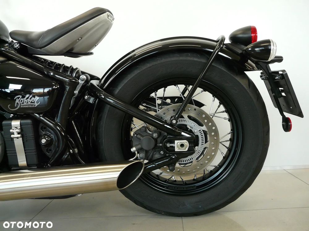 Triumph Bonneville Bobber - 28