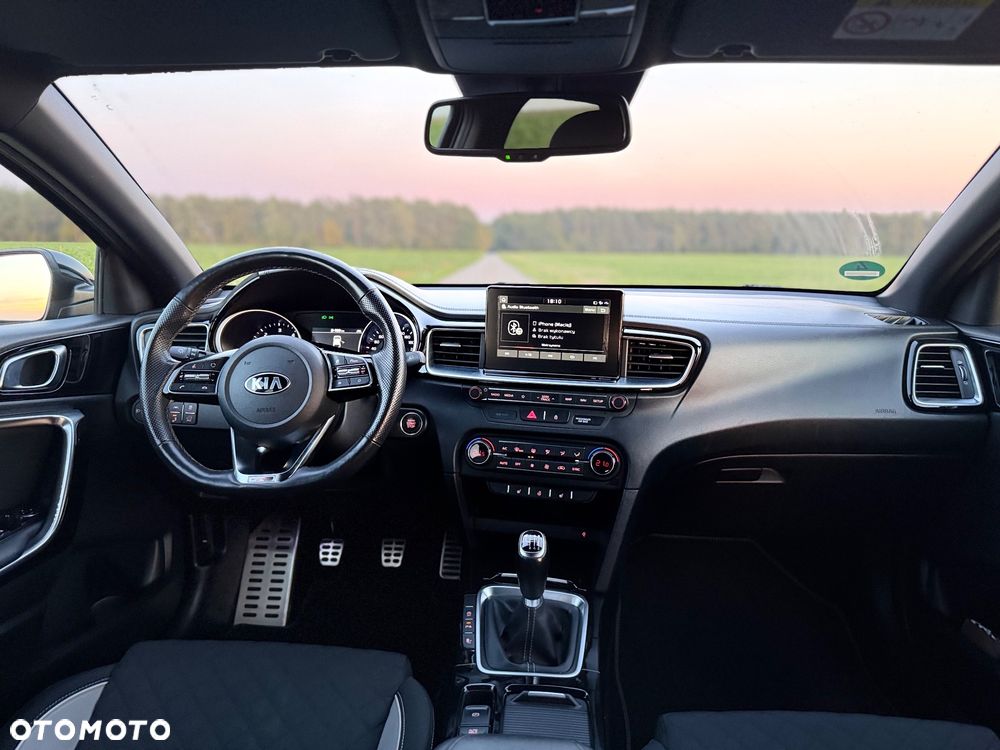 Kia Ceed - 34