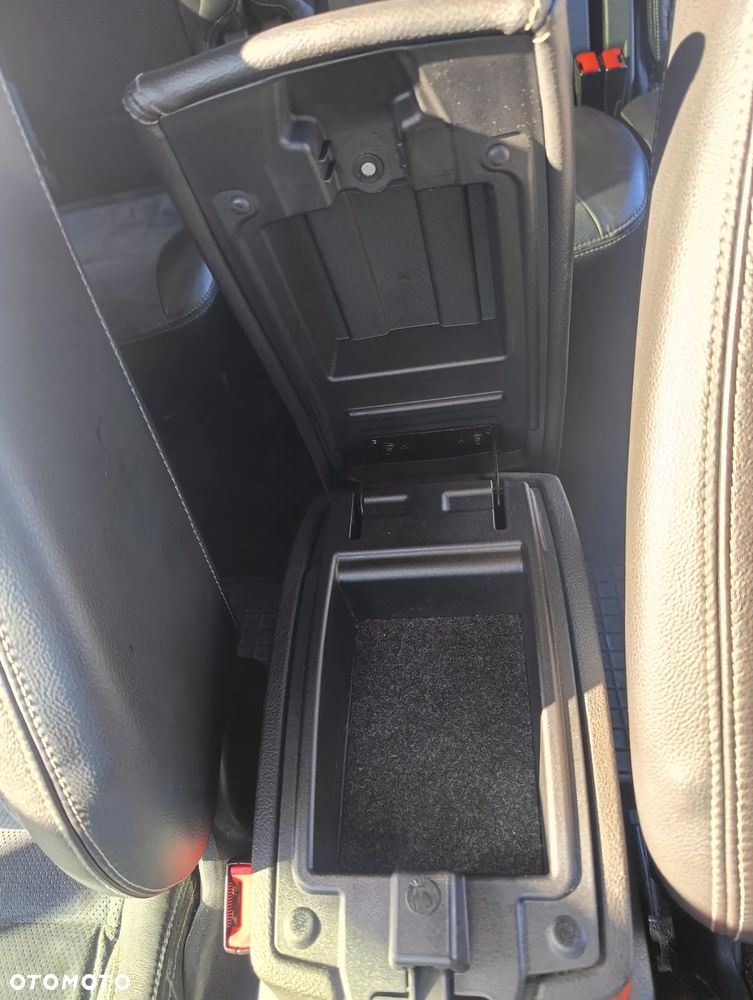 Ford Galaxy 2.2 TDCi DPF Titanium - 27