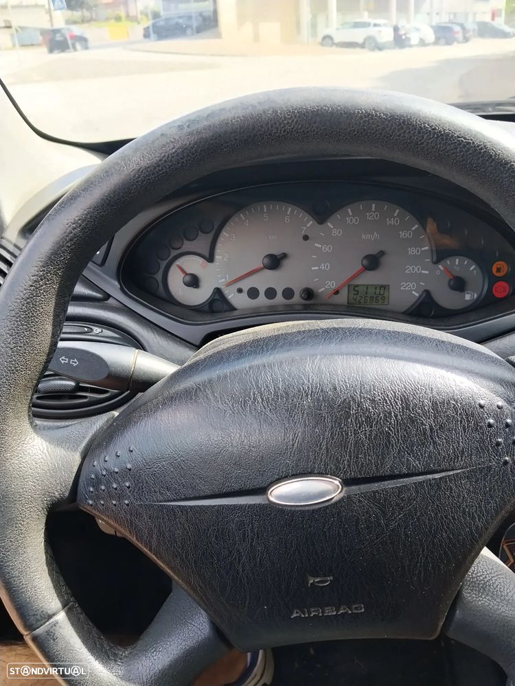 Ford Focus 1.8 TDdi Trend - 4