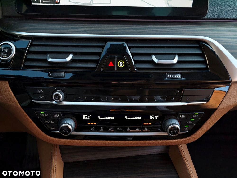 BMW Seria 5 530i xDrive mHEV Luxury Line - 23