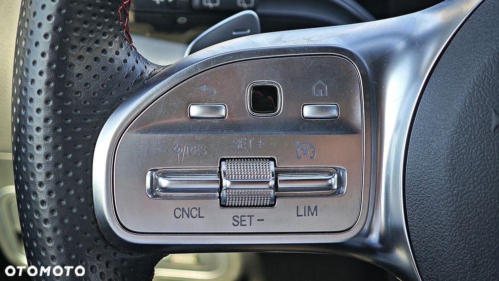 Mercedes-Benz GLA 200 d 8G-DCT AMG Line - 35