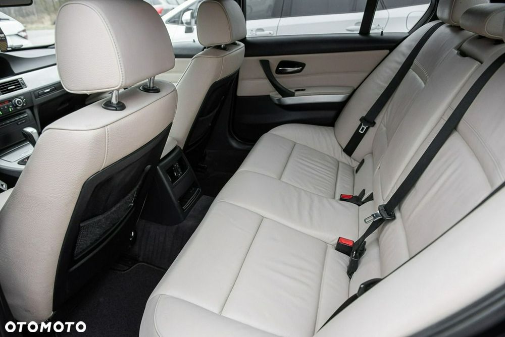 BMW Seria 3 325i Edition Sport - 8