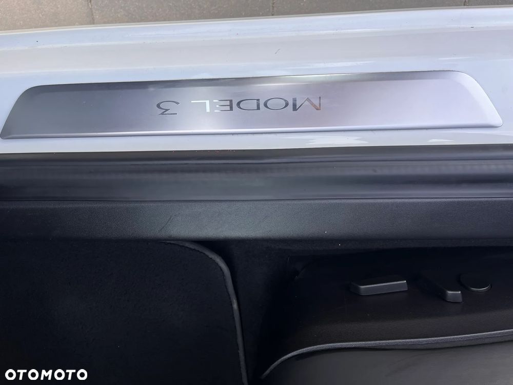 Tesla Model 3 - 21