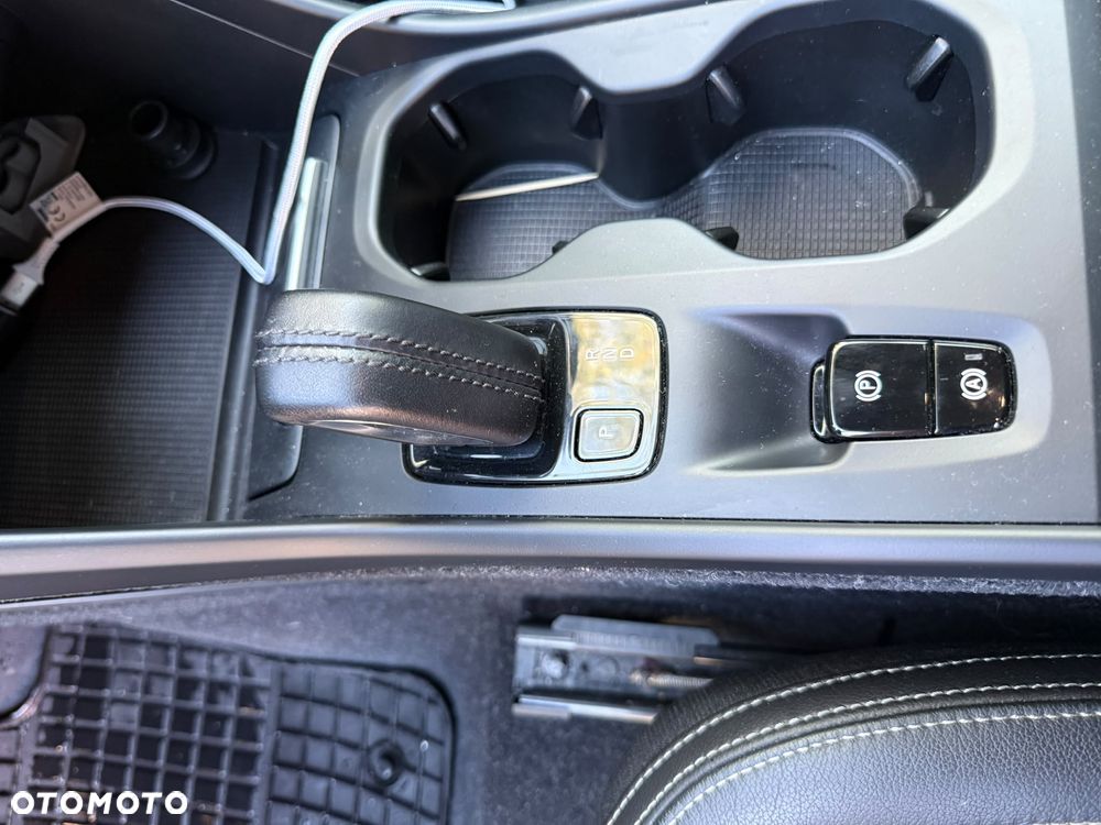 Volvo XC 40 T5 AWD Momentum (Intro Edition) - 10