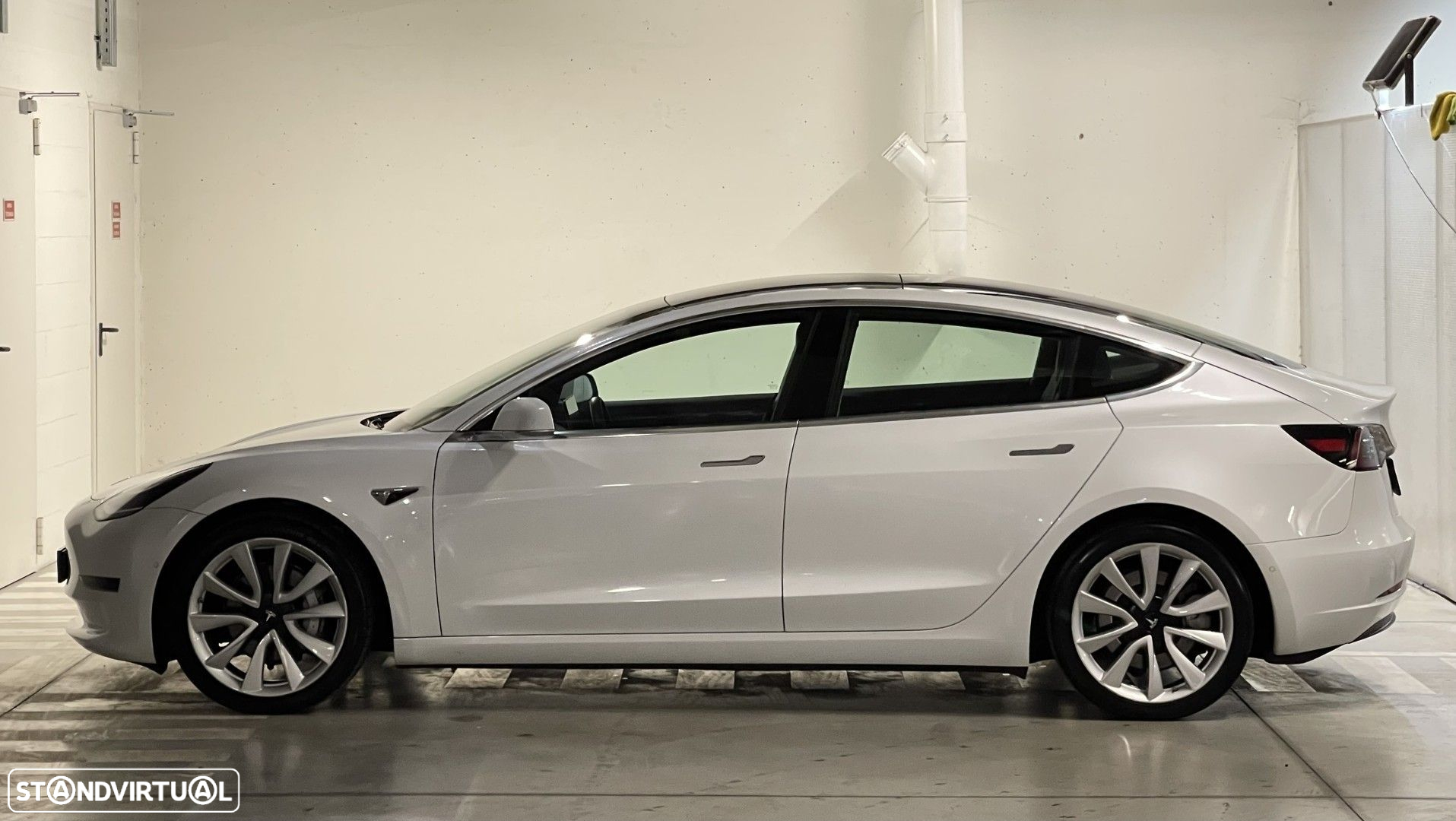 Tesla Model 3 - 8