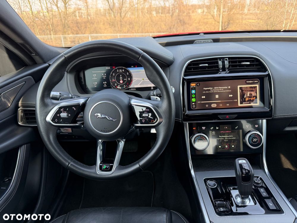 Jaguar XE P250 R-Dynamic Black - 19