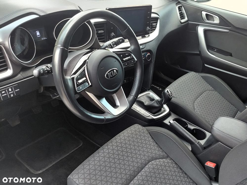 Kia Ceed 1.5 T-GDI M - 11