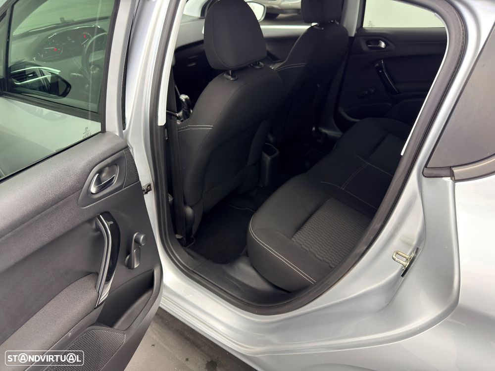 Peugeot 208 1.6 BlueHDi Style - 14