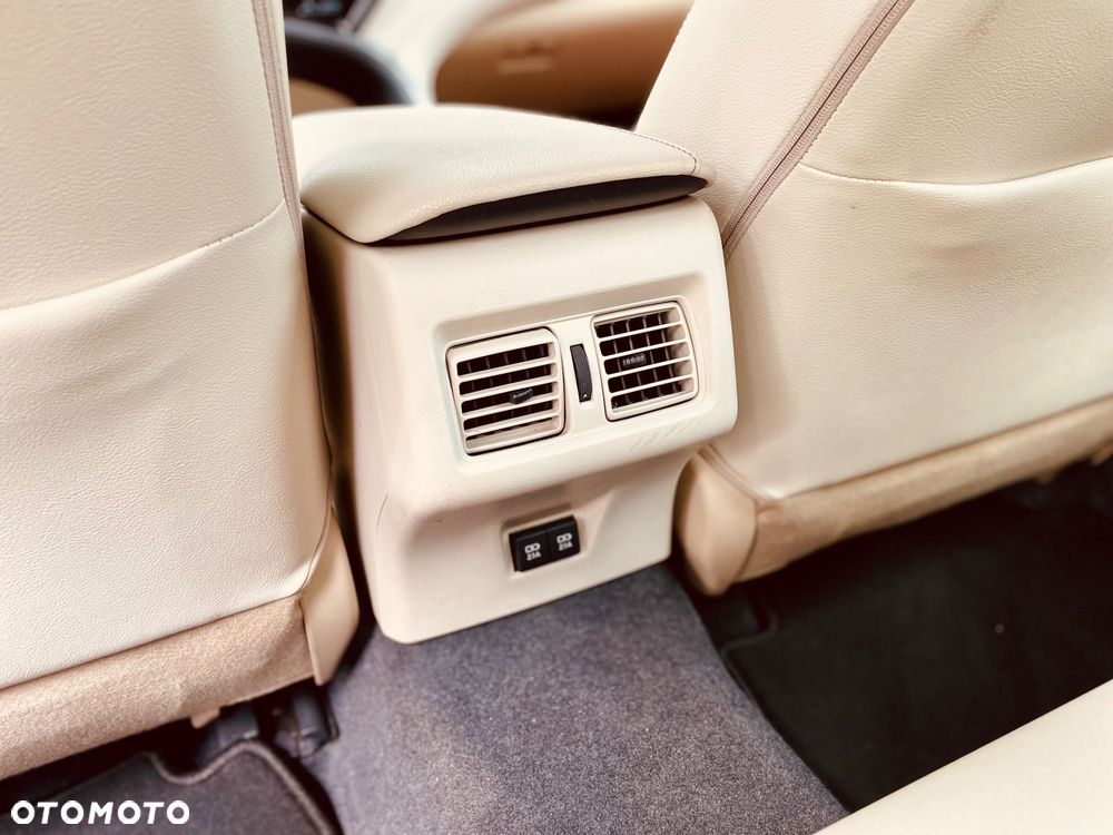Toyota Camry 2.5 Hybrid Prestige CVT - 30