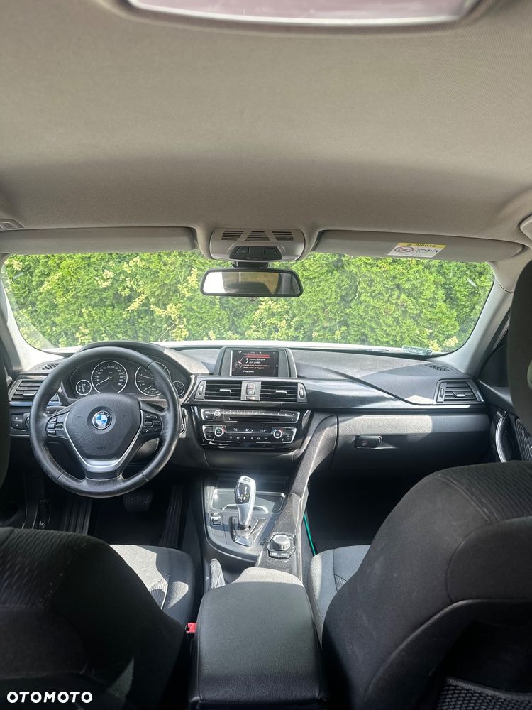 BMW Seria 3 318i - 14