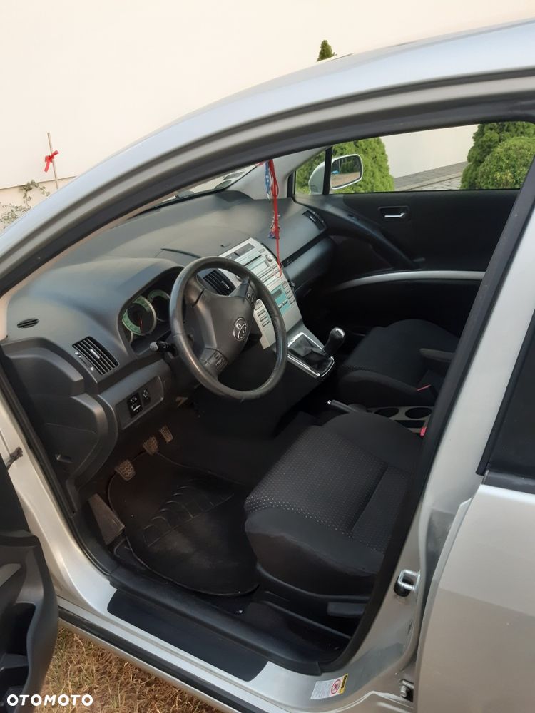Toyota Corolla Verso - 5