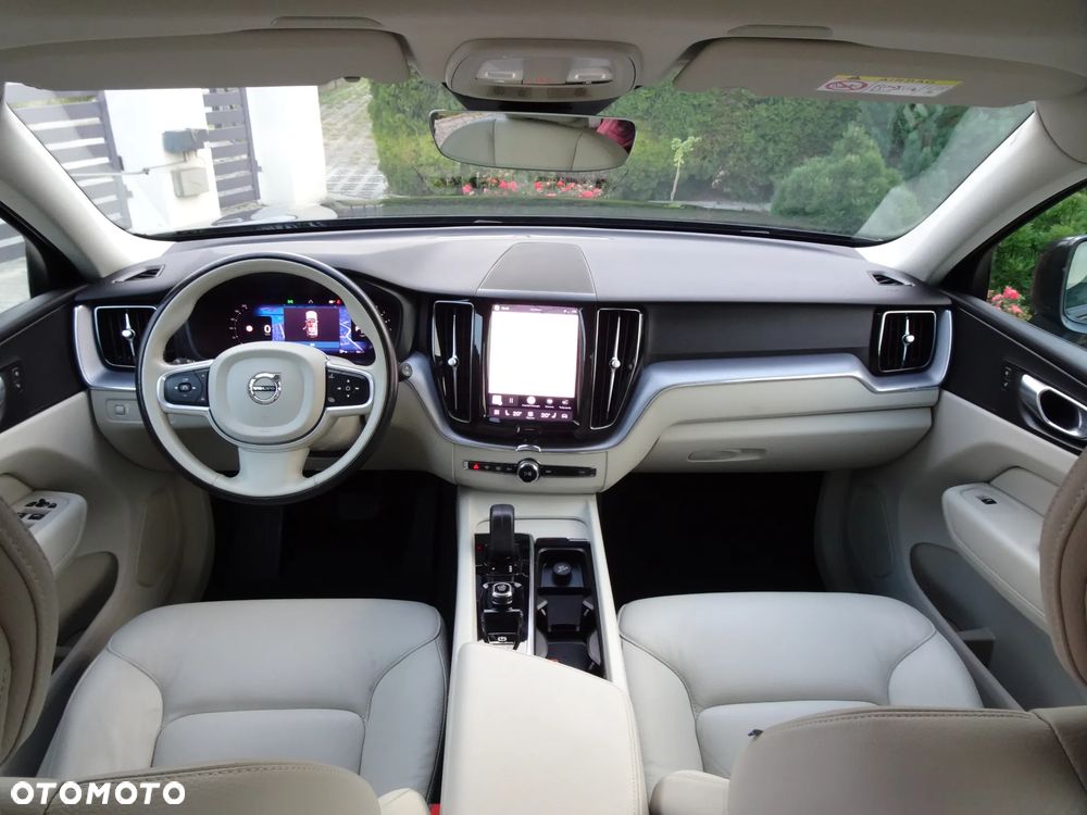 Volvo XC 60 B4 D Momentum Pro - 27