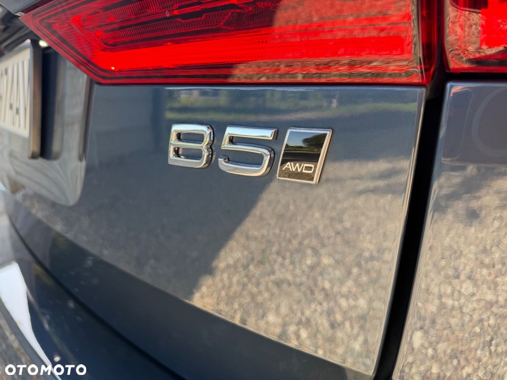 Volvo XC 60 B5 B AWD Plus Dark - 18
