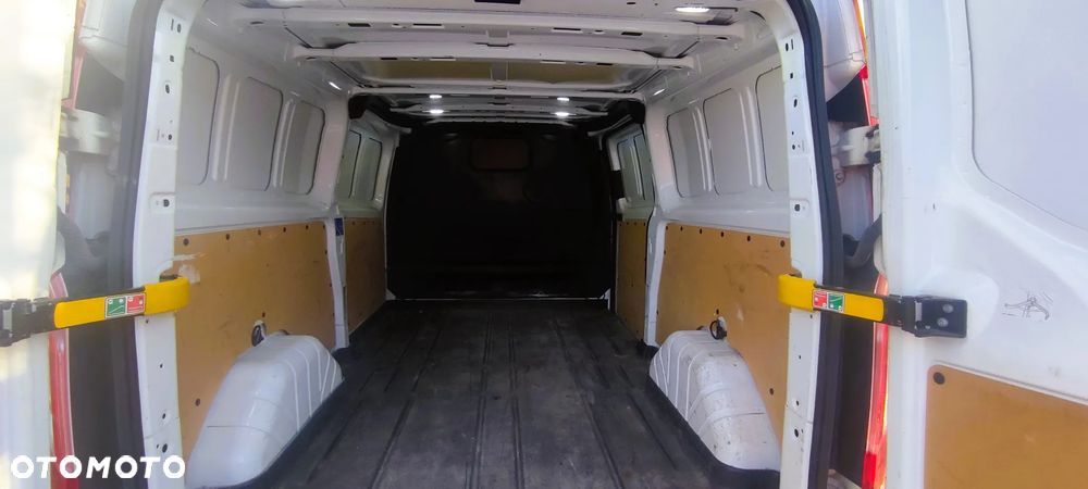 Ford Transit Custom - 11