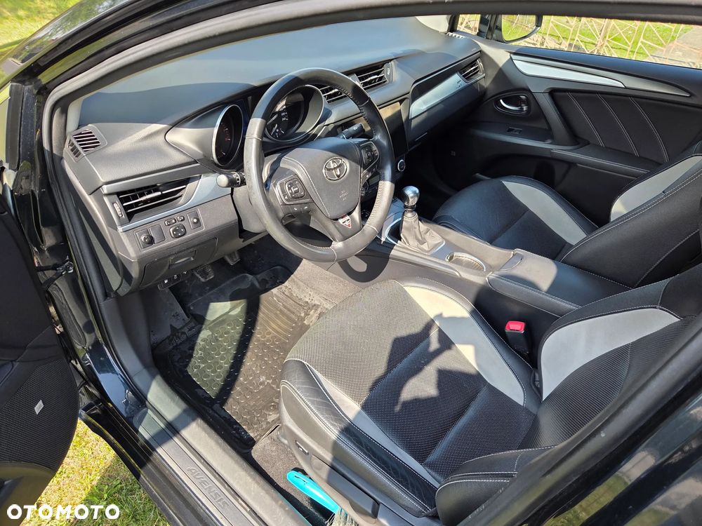 Toyota Avensis 1.8 Premium - 9