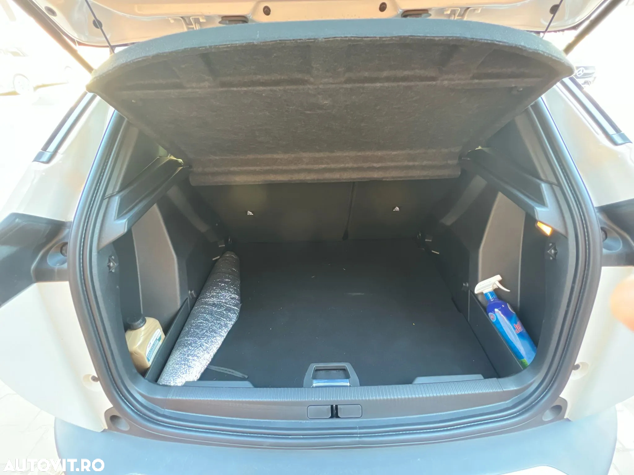 Peugeot 2008 1.2 L PureTech STT EAT8 GT Line - 37