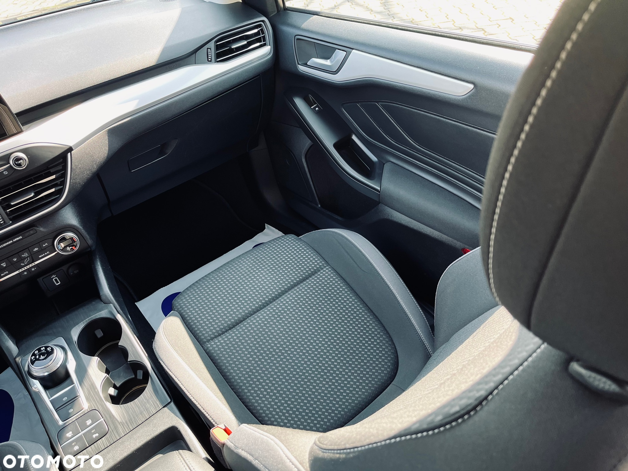 Ford Focus 1.0 EcoBoost Active Business - 23