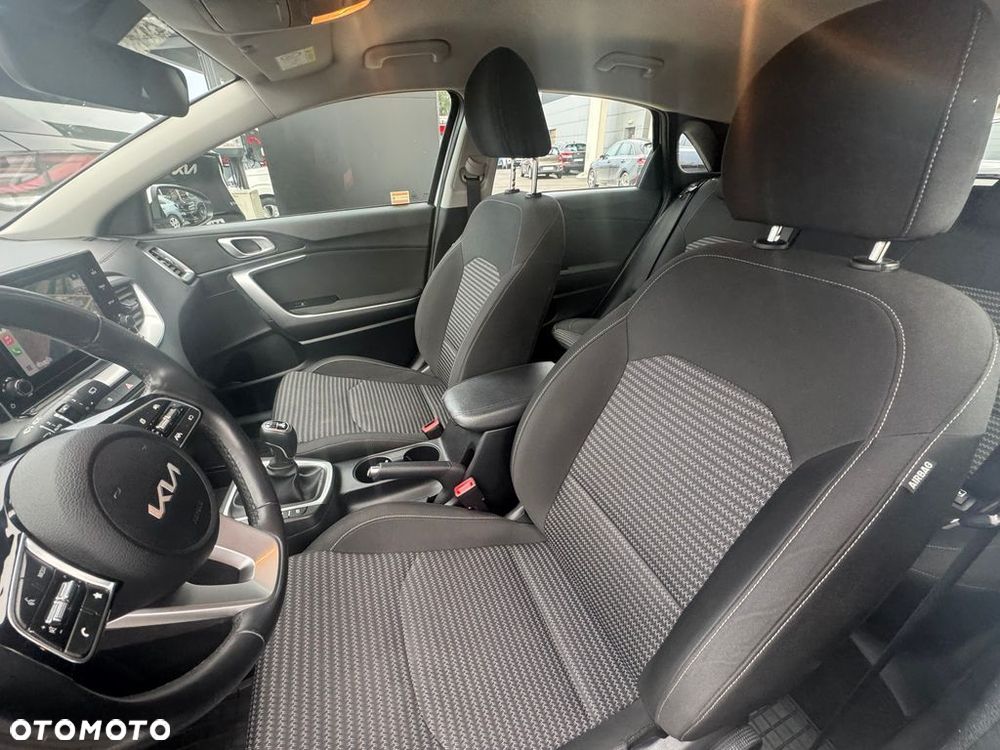 Kia Ceed 1.5 T-GDI M - 10