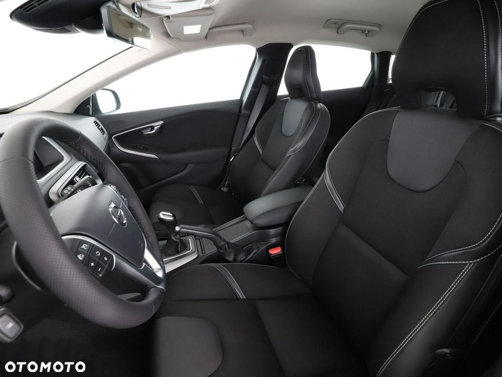 Volvo V40 T2 Momentum - 14