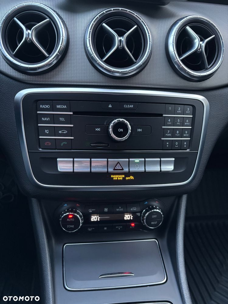 Mercedes-Benz CLA 180 7G-DCT UrbanStyle Edition - 22