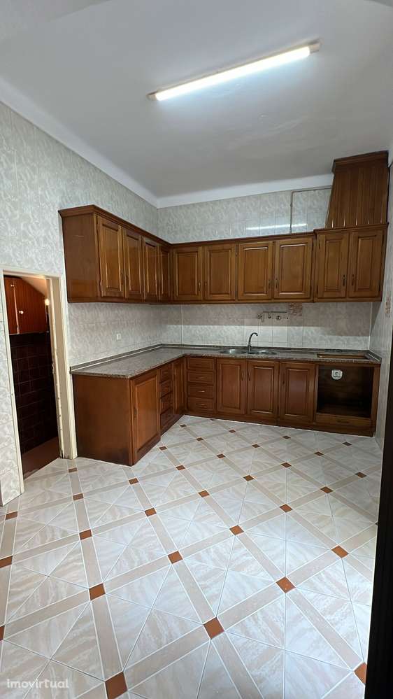 Apartamento T2 com terraço no Barreiro - Grande imagem: 2/12