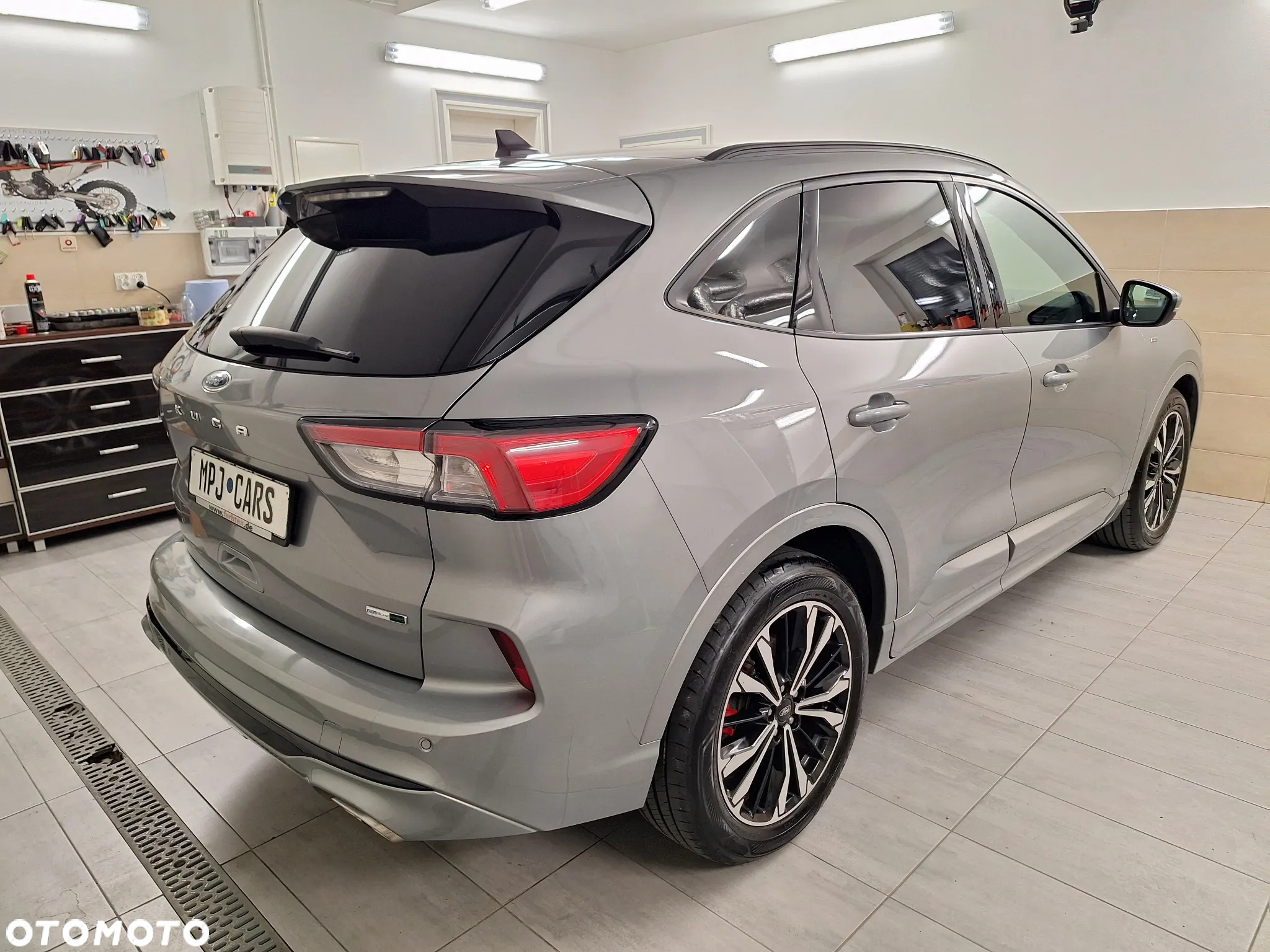 Ford Kuga 2.0 EcoBlue Hybrid ST-LINE X - 11
