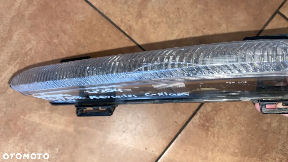 MERCEDES C-KLASA W204 204 HALOGEN LED DRL LEWY A2049069100 LEKKO USZKODZONY - 3