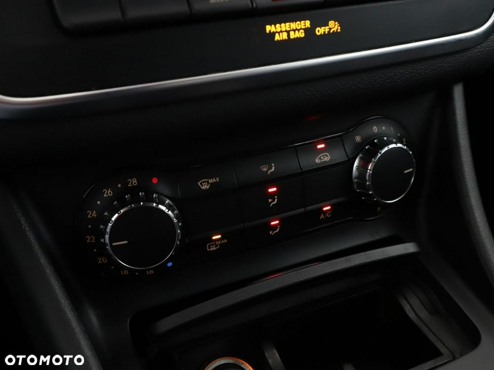 Mercedes-Benz GLA 200 7G-DCT - 27