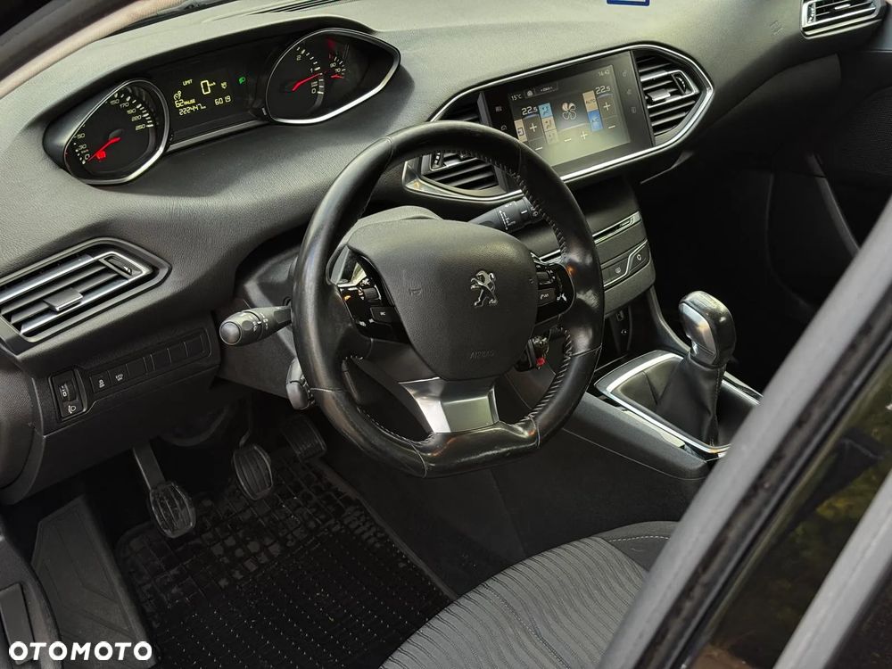 Peugeot 308 - 8