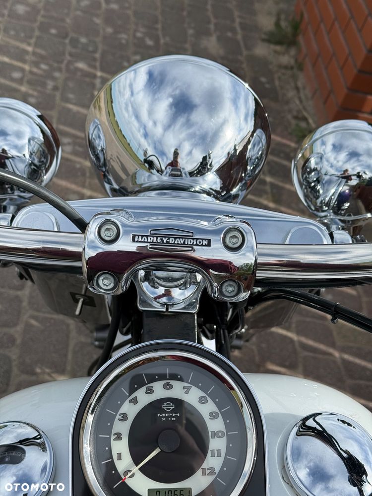 Harley-Davidson Softail Deluxe - 17